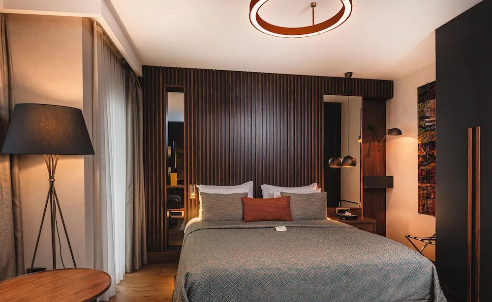 Deluxe Tek Büyük Yataklı Oda