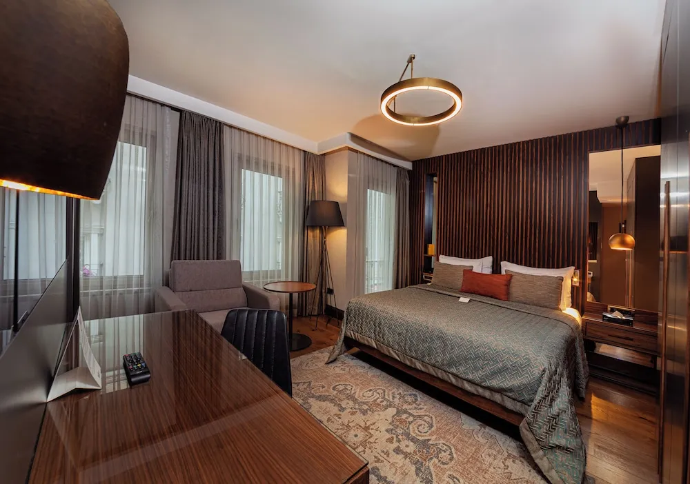 Deluxe Tek Büyük Yataklı Oda