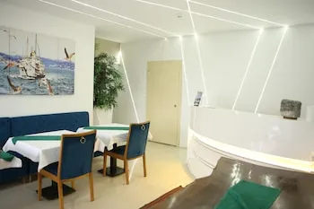 Lily Airport Otel