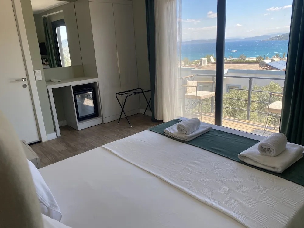 Olivia Suite, Sea View