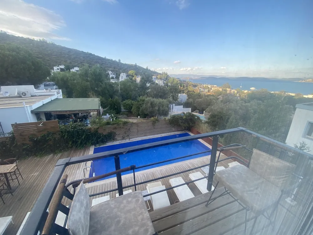 Olivia Suite, Sea View