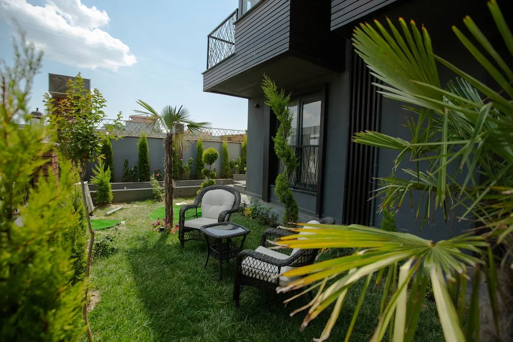 Imperial Suite, Garden View