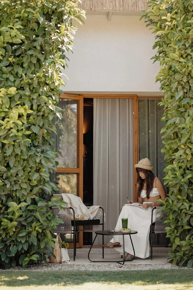 Garden room with pool view