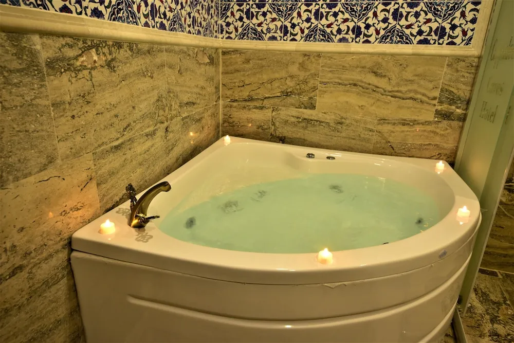 Superior Süit, Sıcak Su Küveti