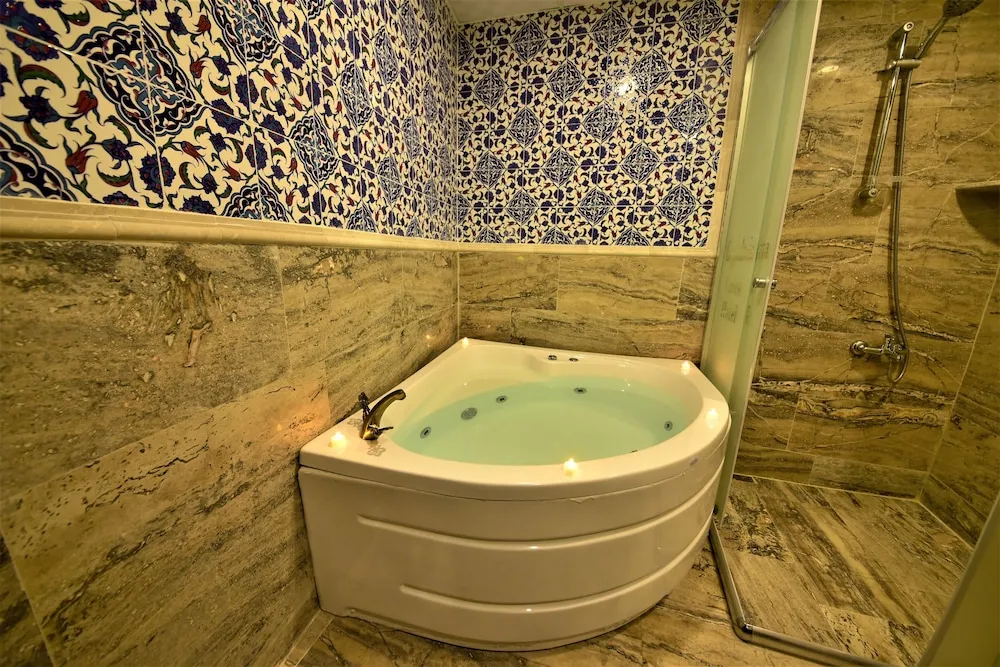 Superior Süit, Sıcak Su Küveti