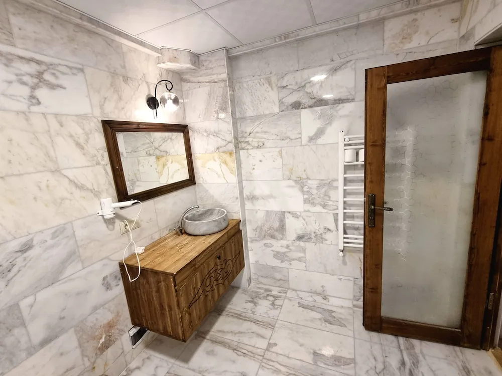 Deluxe Queen Room Annex Building