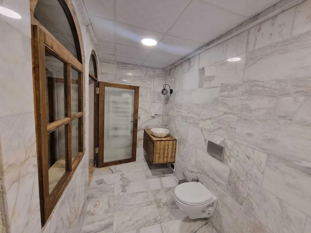 Deluxe Queen Room Annex Building