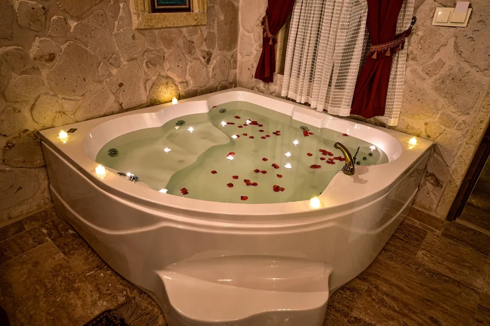 Honeymoon Oda, Sıcak Su Küveti, Şehir Manzaralı