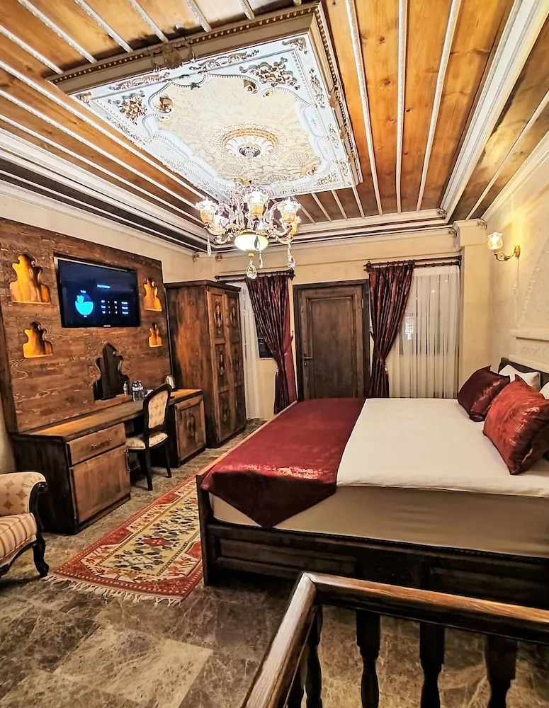 Red Pool Suite, Sicak Su Havuzlu