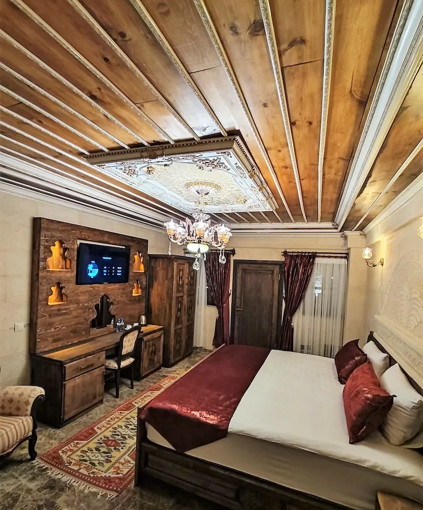 Red Pool Suite, Sicak Su Havuzlu