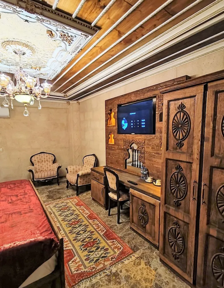 Red Pool Suite, Sicak Su Havuzlu