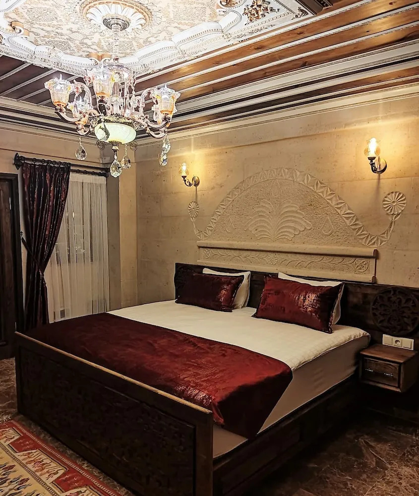 Red Pool Suite, Sicak Su Havuzlu