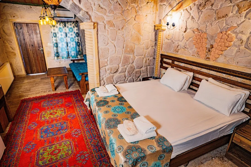 Junior Oda, Sıcak Su Küveti, Şehir Manzaralı