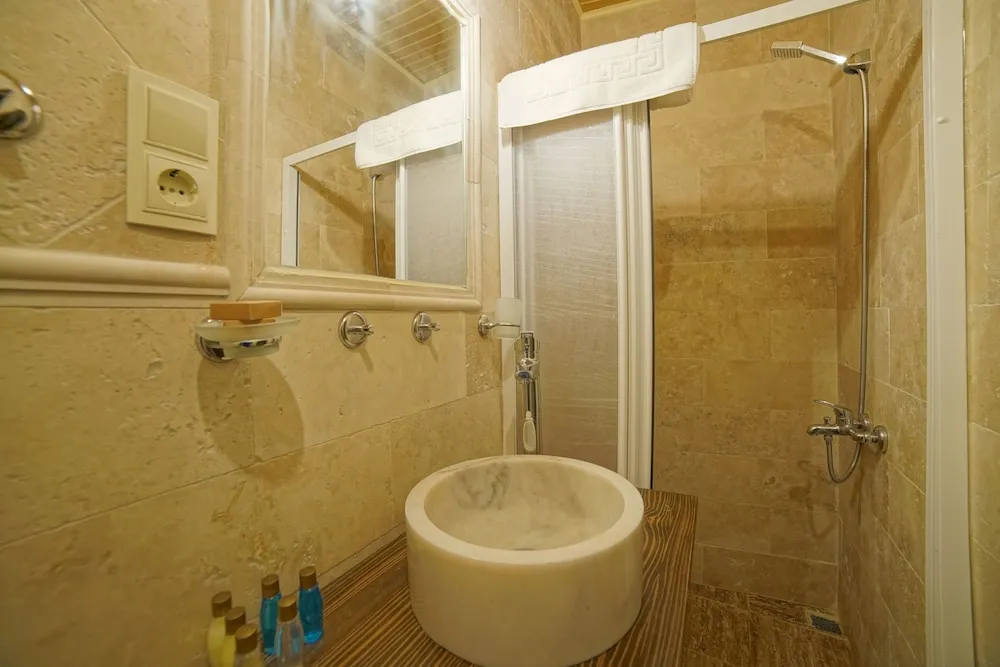 Comfort Oda, Avlu Manzaralı (Stone)