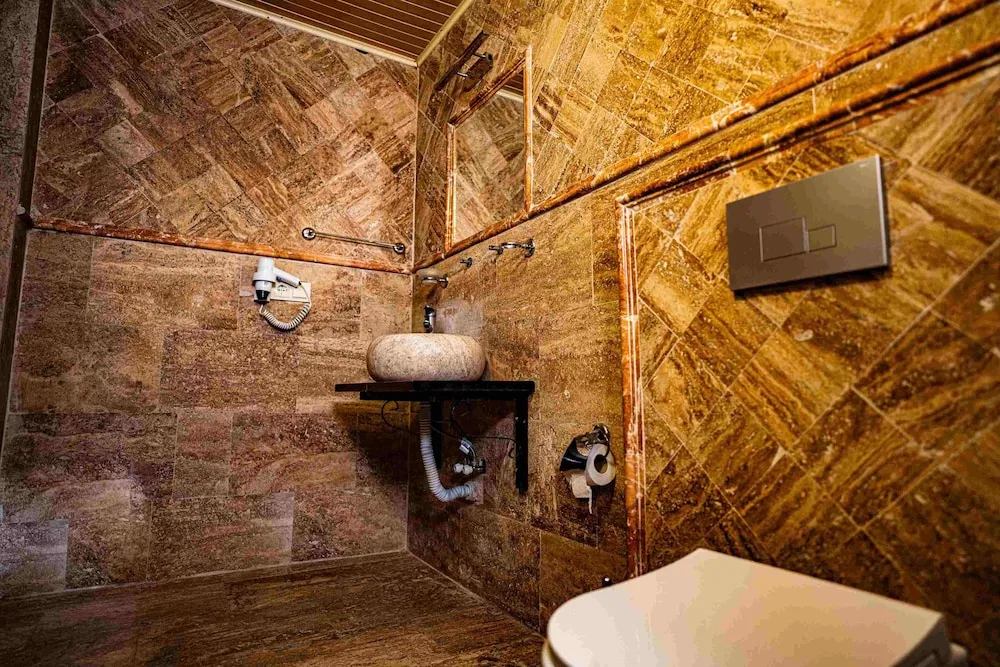 Comfort Oda, Avlu Manzaralı (Stone)