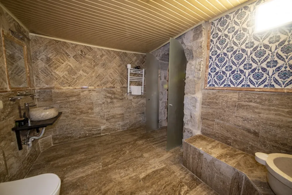 Comfort Oda, Avlu Manzaralı (Stone)