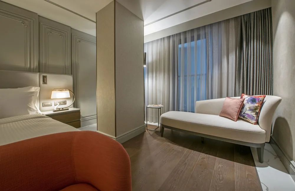 Superior King Room