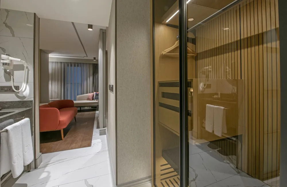 Superior King Room