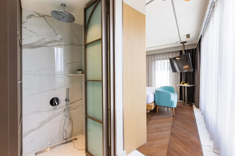 Corner Park Terrace Room