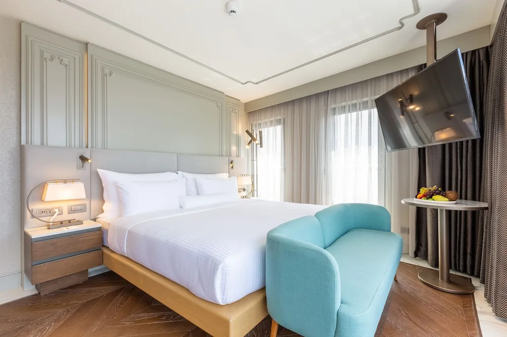 Corner Park Terrace Room