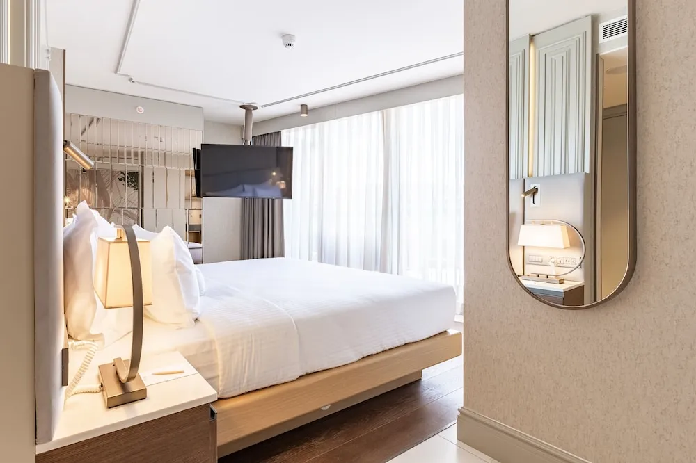 Junior Suite Room