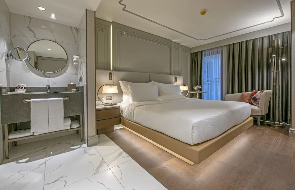 Deluxe King Room