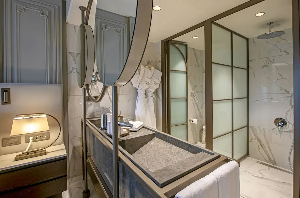 Deluxe Comfort Room