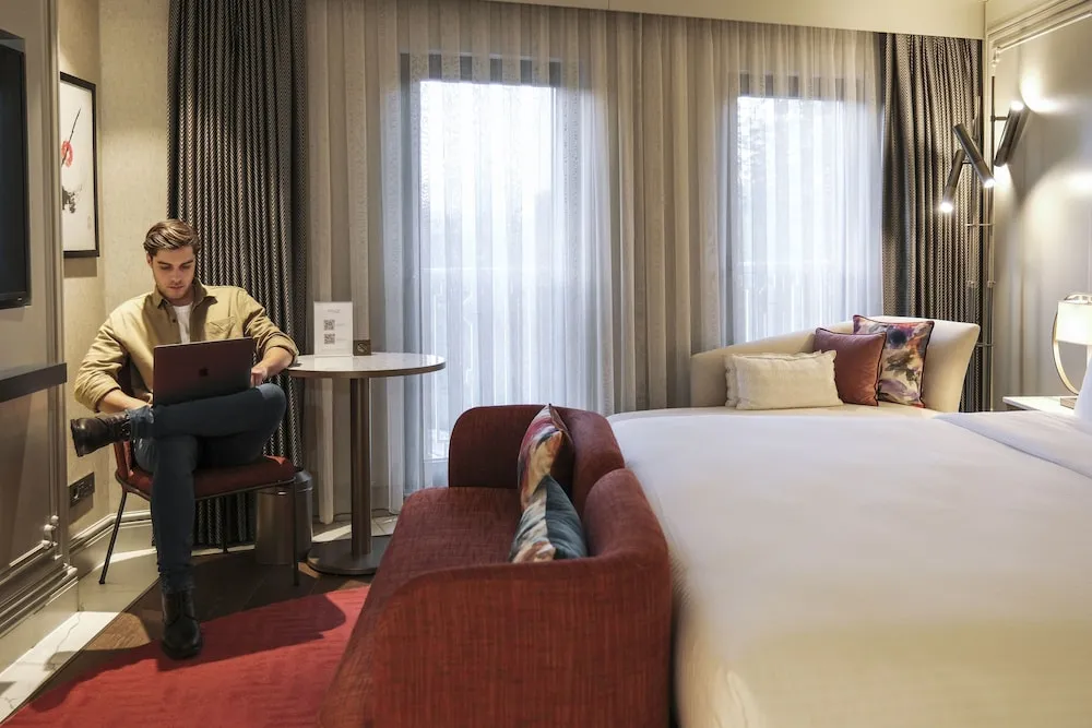 Deluxe Comfort Room