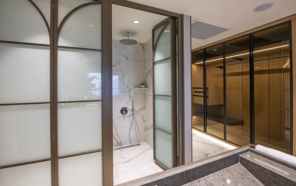 Deluxe Comfort Room
