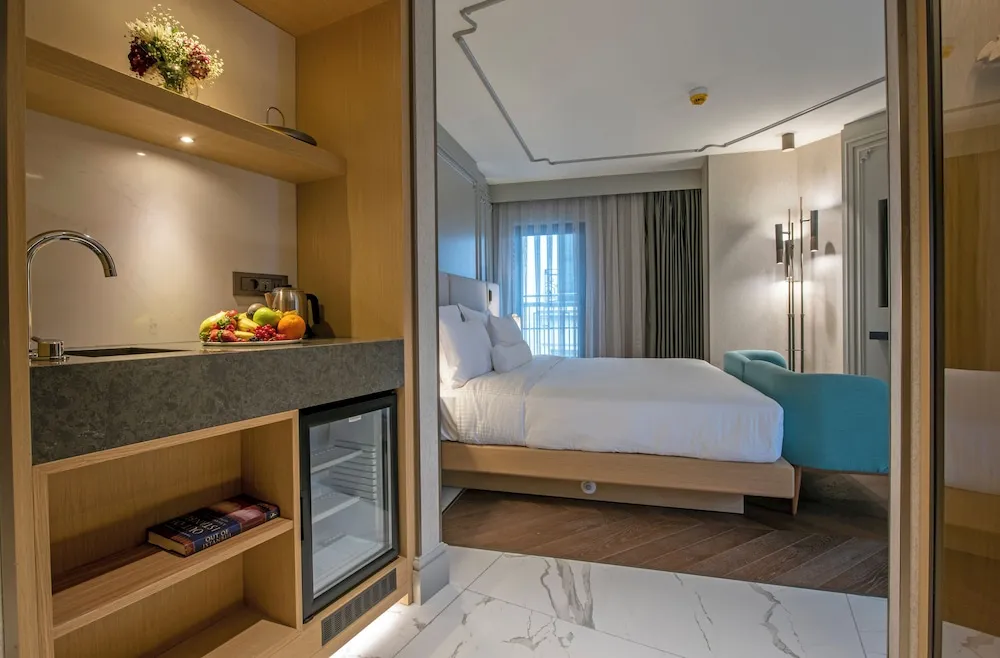 Corner Park Room
