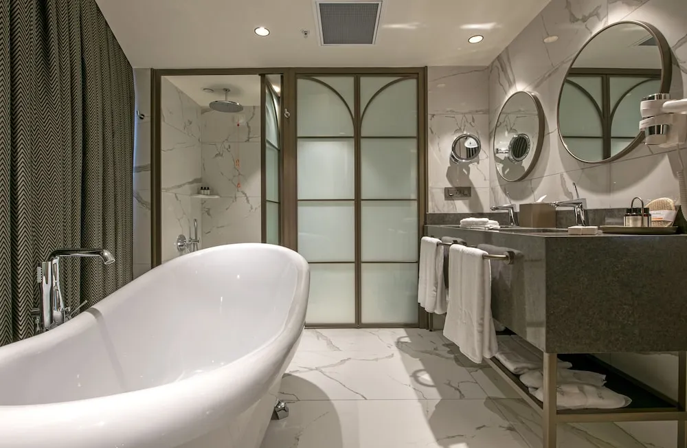 Corner Park Room