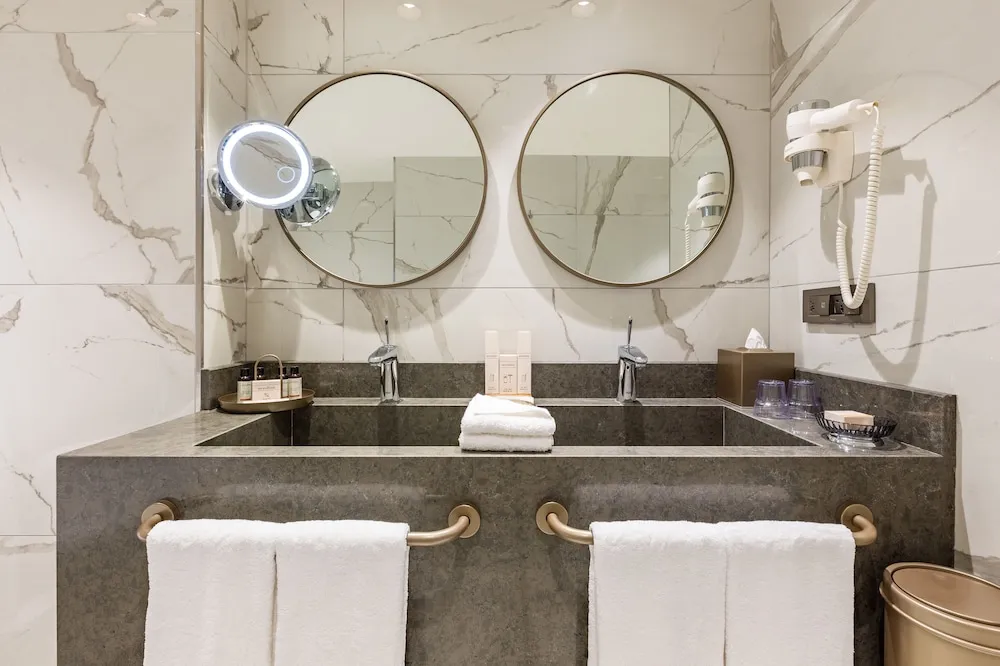 Junior Suite with Terrace & Bathtub