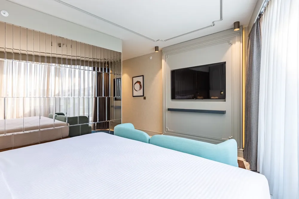 Junior Suite with Terrace & Bathtub