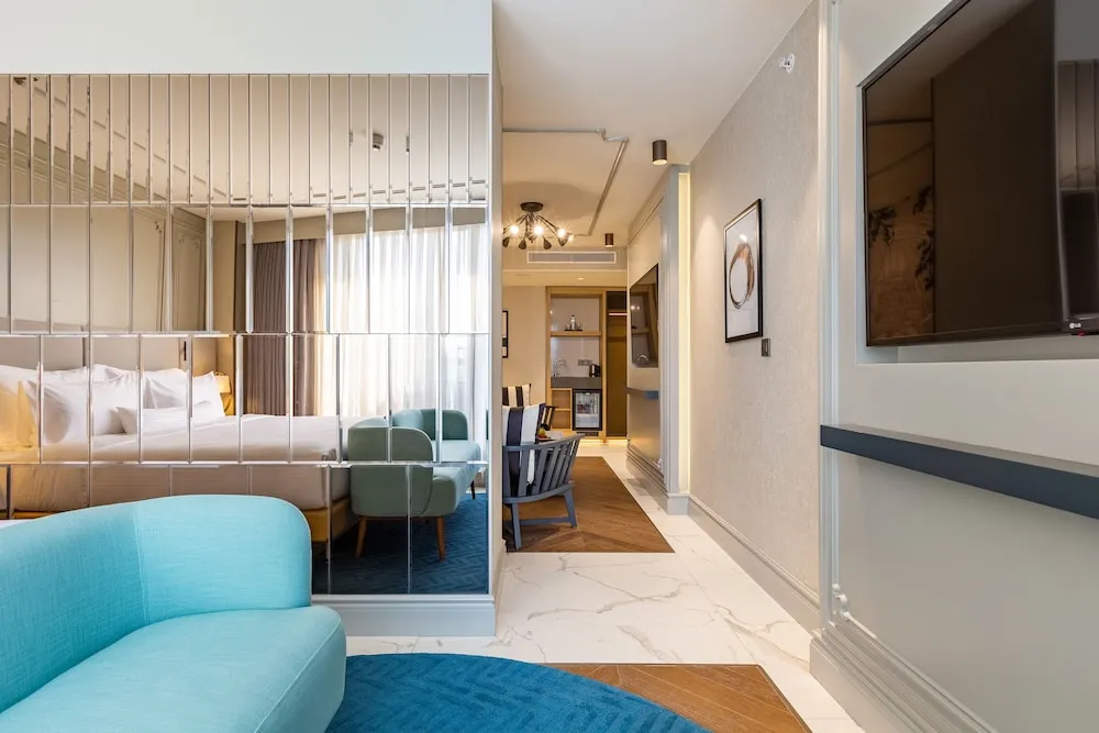 Junior Suite with Terrace & Bathtub