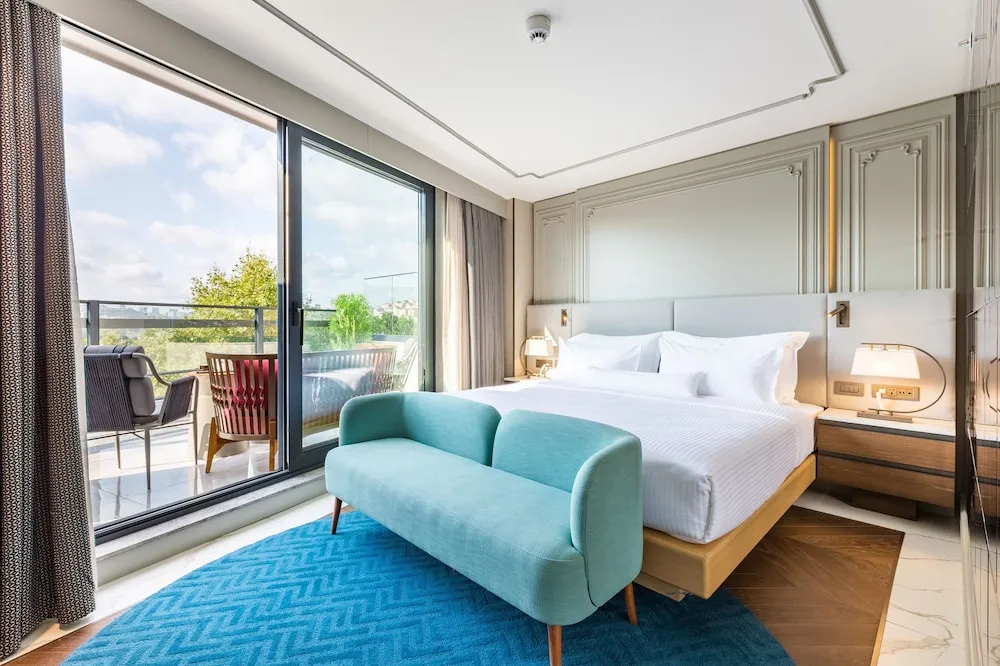 Junior Suite with Terrace & Bathtub