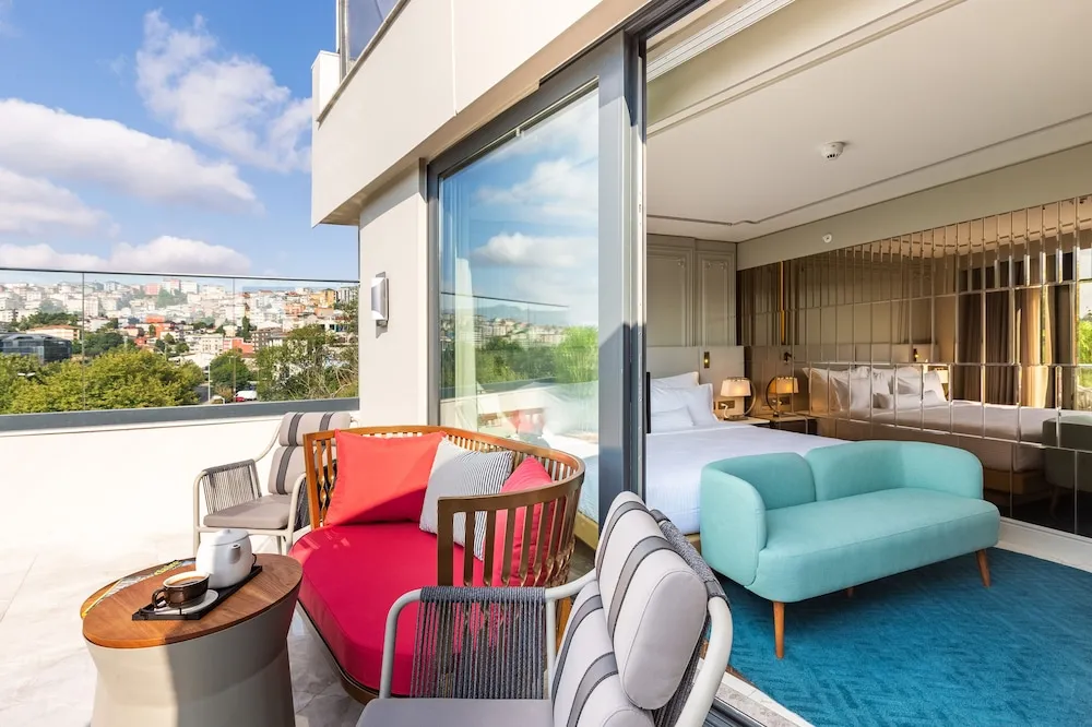 Junior Suite with Terrace & Bathtub