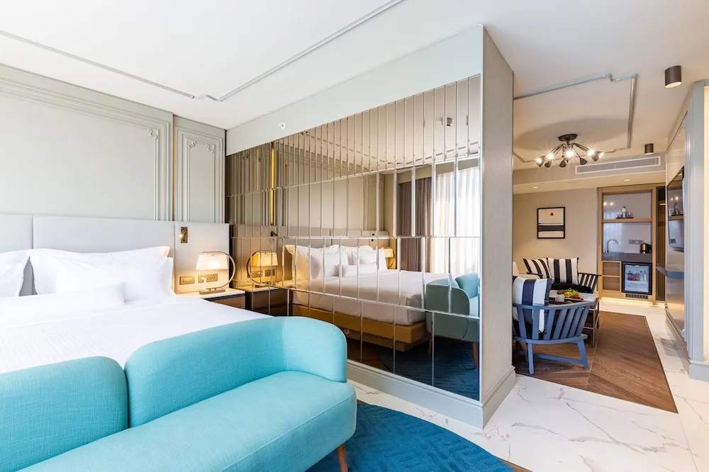 Junior Suite with Terrace & Bathtub