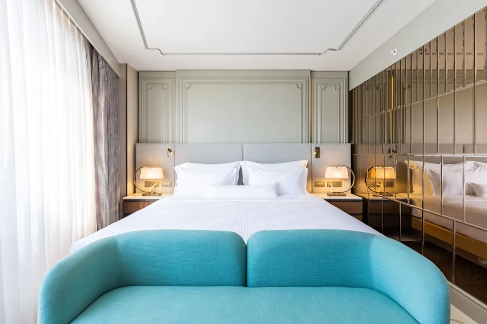 Junior Suite with Terrace & Bathtub