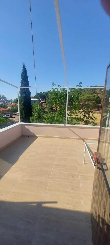 Deniz ve Orman Manzarali Bagimsiz Ev