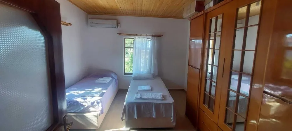 Deniz ve Orman Manzarali Bagimsiz Ev