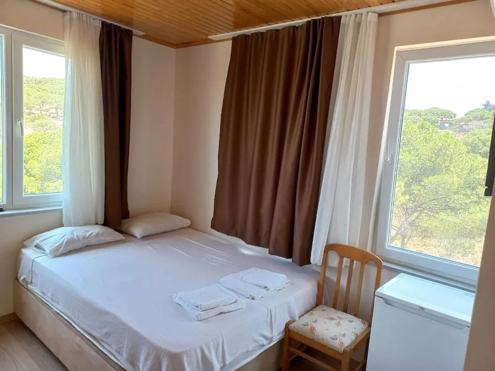 2 Kisilik Deniz ve Orman Manzarali Oda