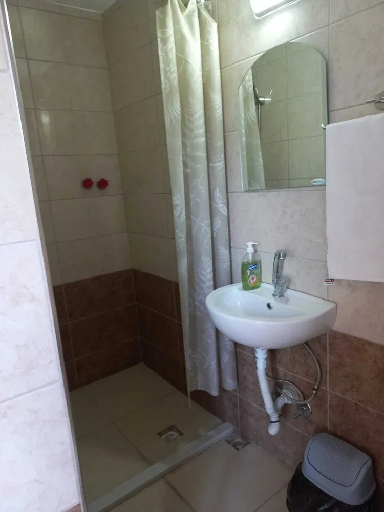 2 Kisilik Deniz ve Orman Manzarali Oda