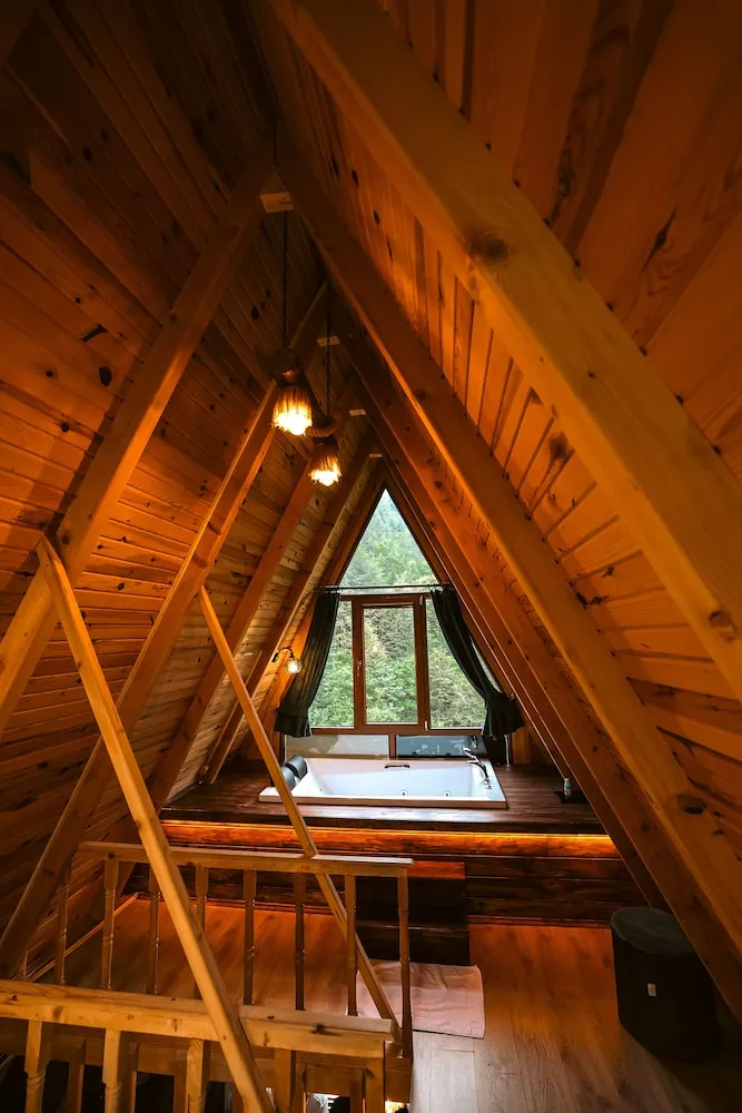JAKUZILI DUBLEKS BUNGALOV