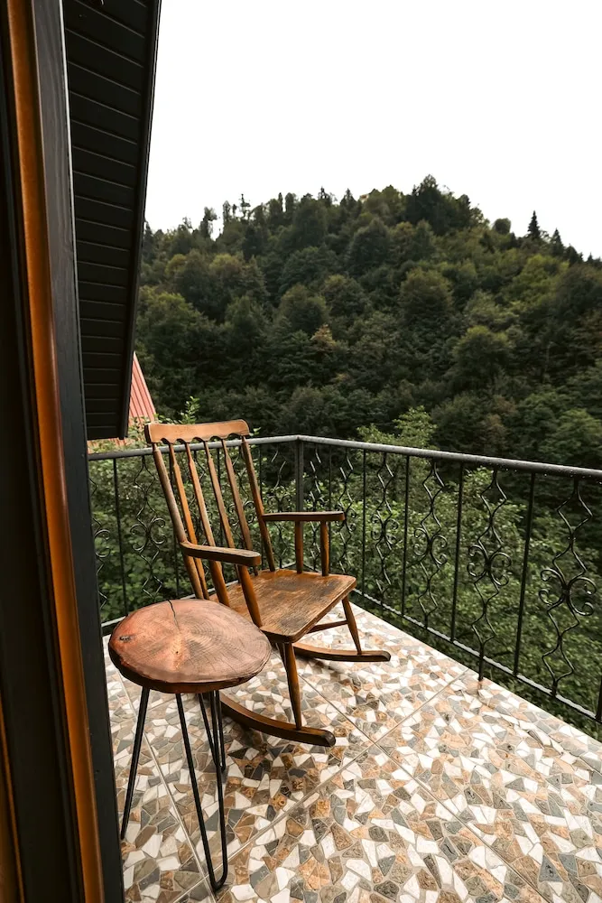 JAKUZILI DUBLEKS BUNGALOV