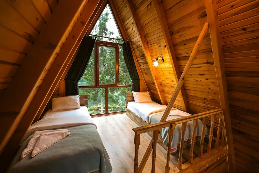 JAKUZILI DUBLEKS BUNGALOV