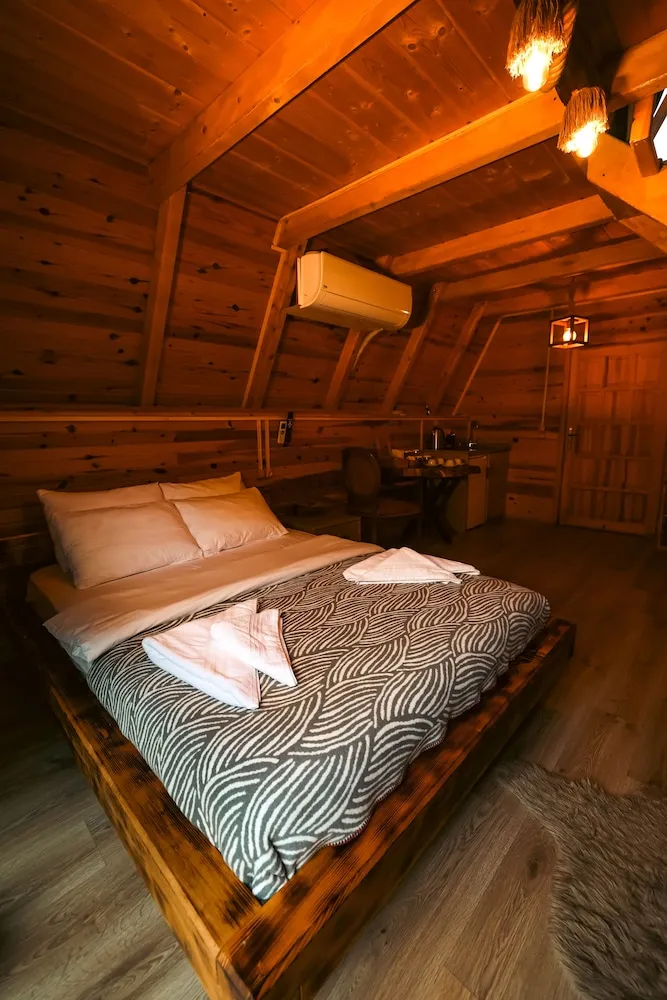 JAKUZILI DUBLEKS BUNGALOV