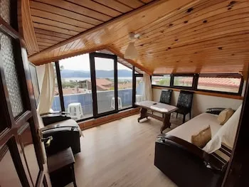 Moonhouse Apartments