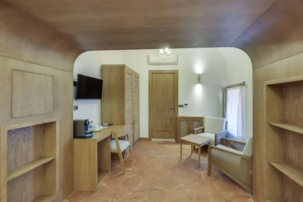 Luxury Oda