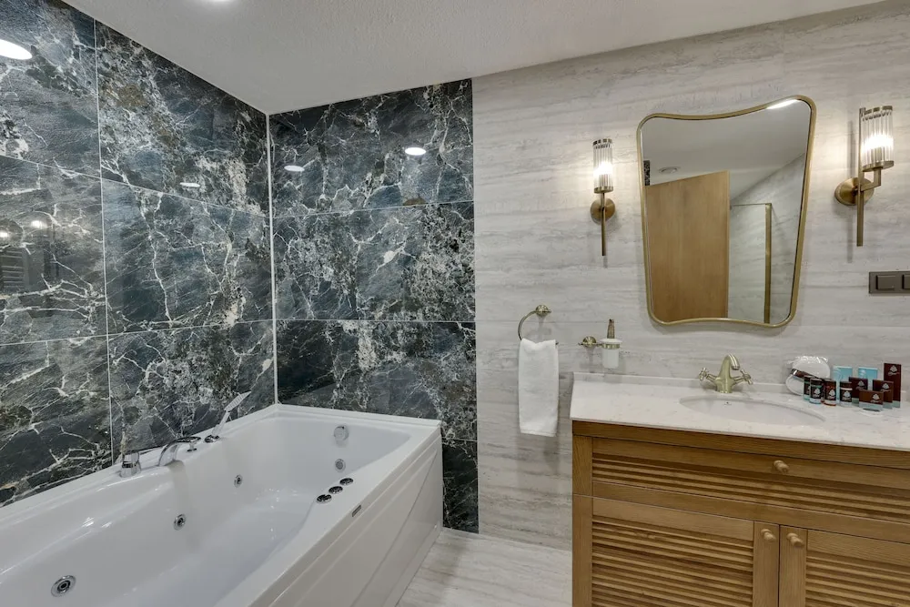 Luxury Oda