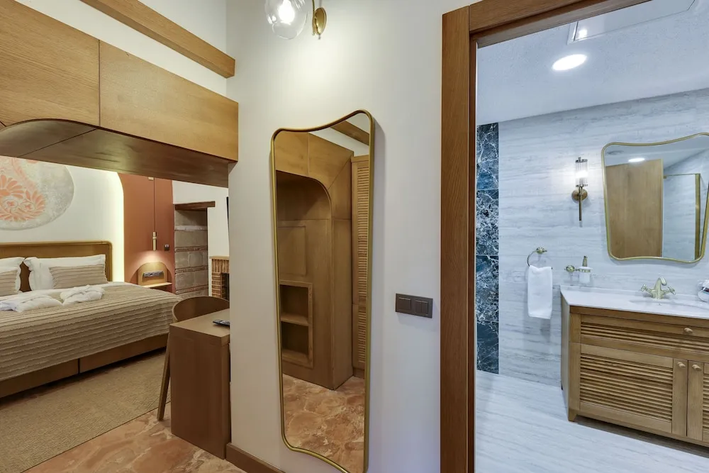 Luxury Oda